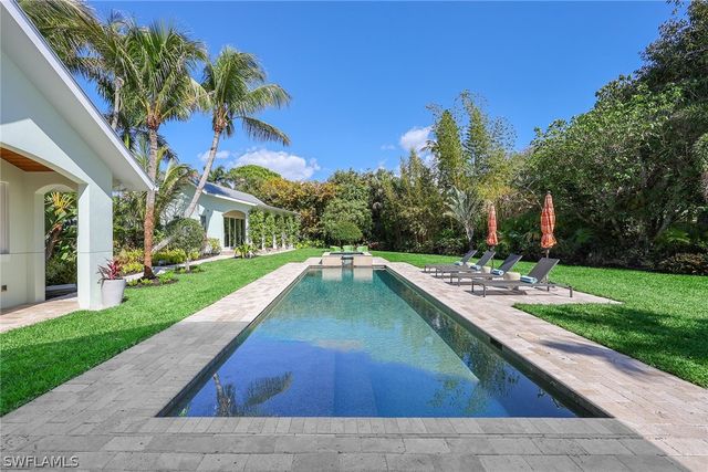 1438 Murex DR, Naples, FL 34102