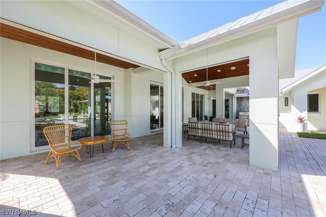 1438 Murex DR, Naples, FL 34102