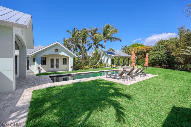 1438 Murex DR, Naples, FL 34102