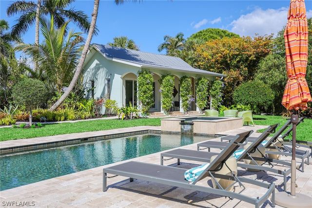 1438 Murex DR, Naples, FL 34102