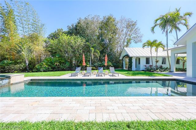 1438 Murex DR, Naples, FL 34102