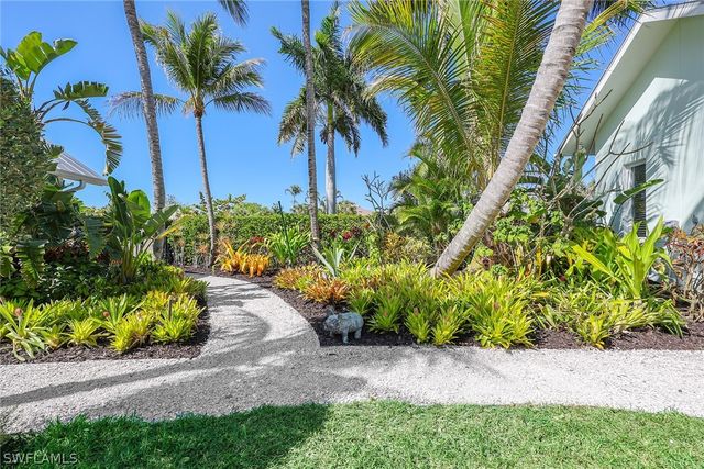 1438 Murex DR, Naples, FL 34102