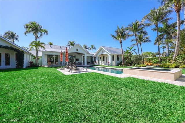 1438 Murex DR, Naples, FL 34102