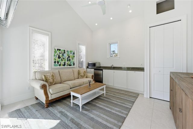 1438 Murex DR, Naples, FL 34102