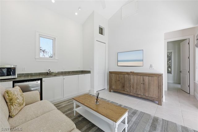 1438 Murex DR, Naples, FL 34102