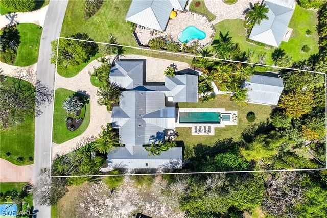 1438 Murex DR, Naples, FL 34102