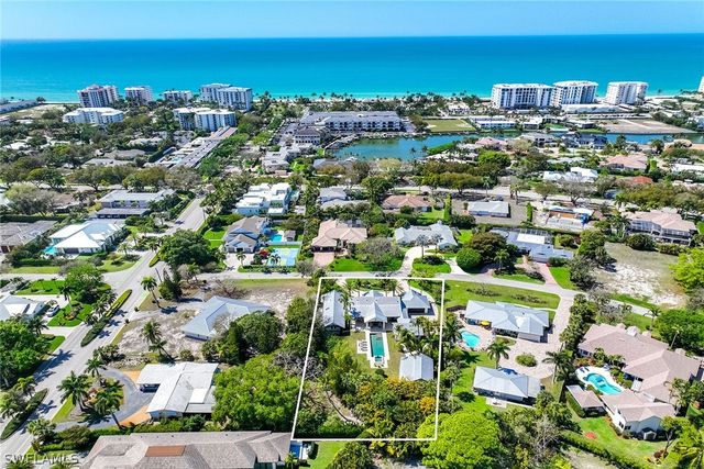 1438 Murex DR, Naples, FL 34102