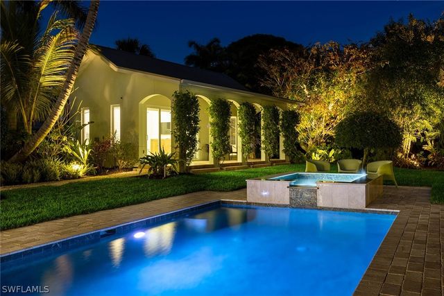 1438 Murex DR, Naples, FL 34102