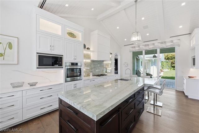 1438 Murex DR, Naples, FL 34102