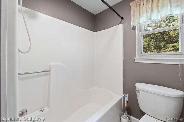 1312 Merry Road, Waterford, MI 48328