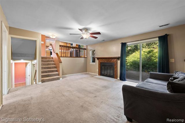 1312 Merry Road, Waterford, MI 48328