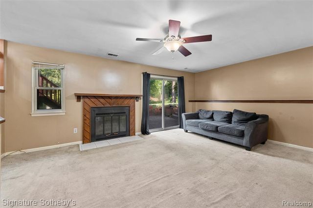 1312 Merry Road, Waterford, MI 48328