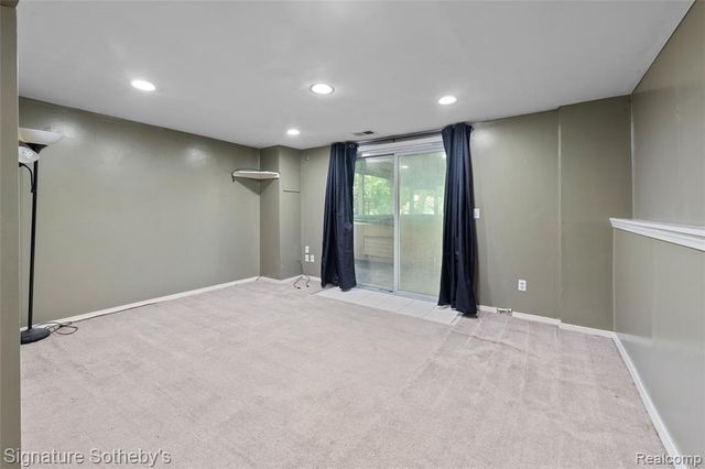 1312 Merry Road, Waterford, MI 48328