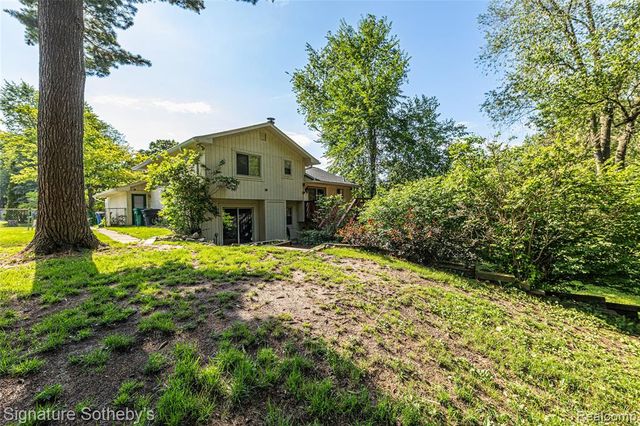 1312 Merry Road, Waterford, MI 48328