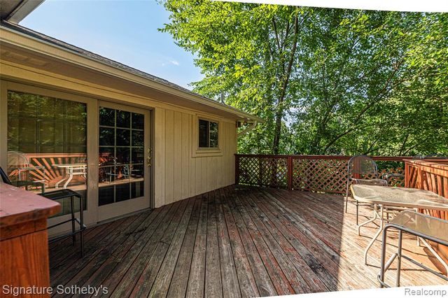 1312 Merry Road, Waterford, MI 48328