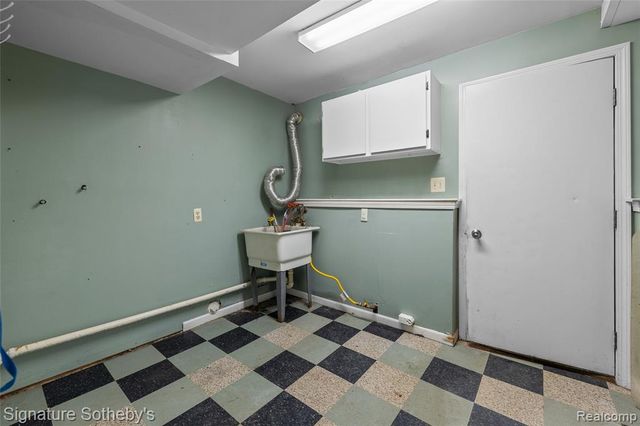 1312 Merry Road, Waterford, MI 48328