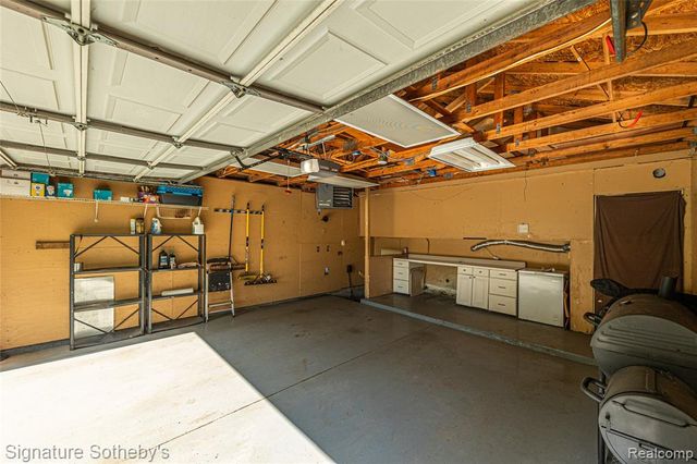 1312 Merry Road, Waterford, MI 48328