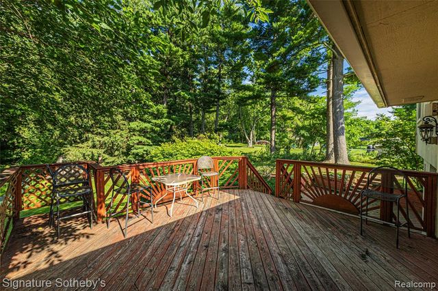 1312 Merry Road, Waterford, MI 48328