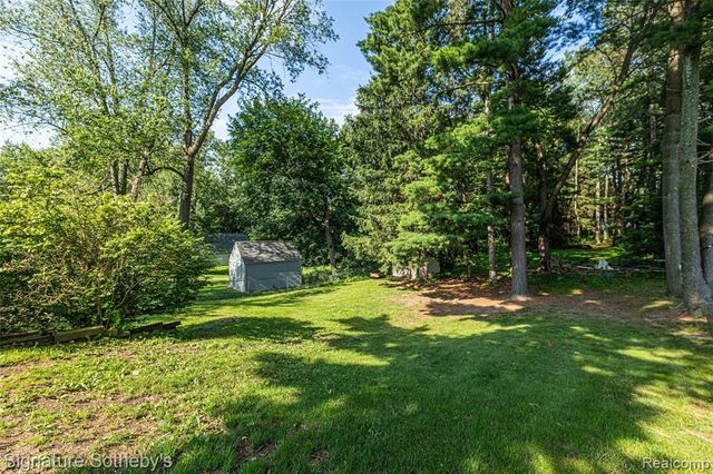1312 Merry Road, Waterford, MI 48328