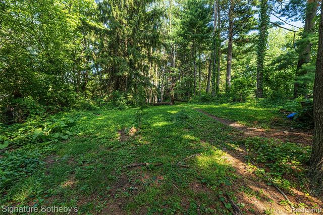 1312 Merry Road, Waterford, MI 48328