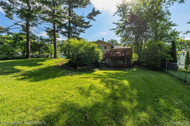 1312 Merry Road, Waterford, MI 48328