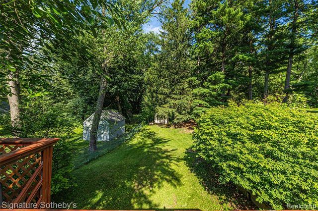1312 Merry Road, Waterford, MI 48328