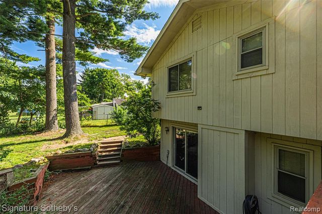 1312 Merry Road, Waterford, MI 48328