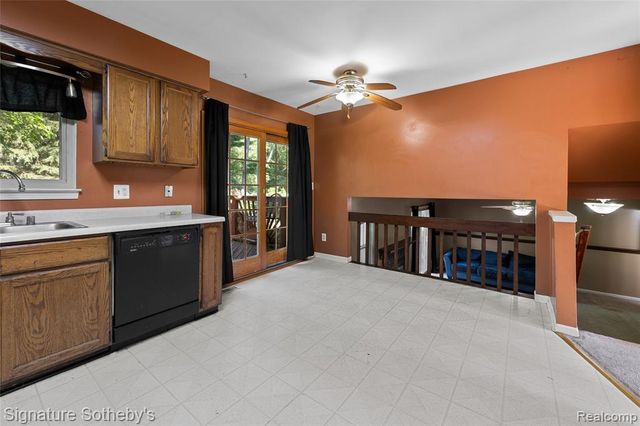 1312 Merry Road, Waterford, MI 48328