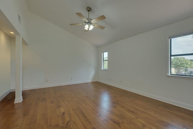 103 Crescent BLF, Lakeway, TX 78734