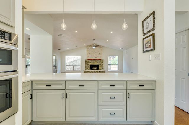 103 Crescent BLF, Lakeway, TX 78734