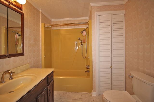 478 Cecil Henderson Road, Cecil, PA 15321