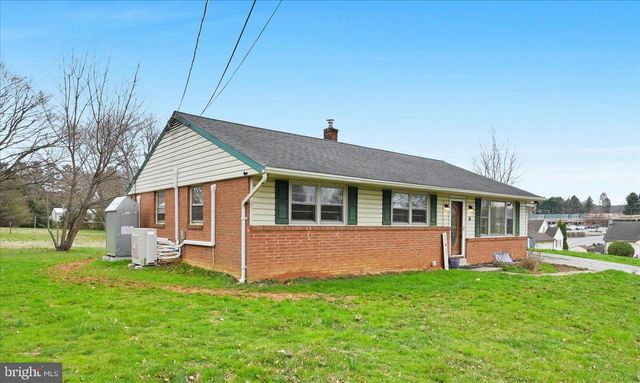 6 OVERLOOK DR, Quarryville, PA 17566