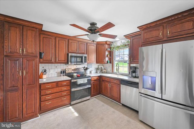 6 OVERLOOK DR, Quarryville, PA 17566