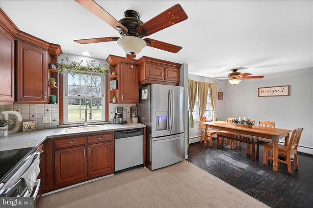 6 OVERLOOK DR, Quarryville, PA 17566