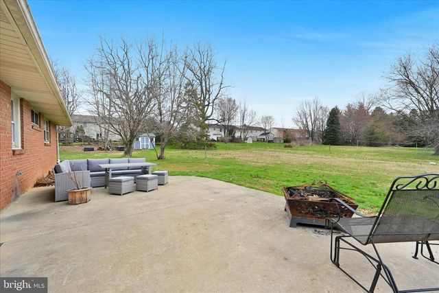 6 OVERLOOK DR, Quarryville, PA 17566