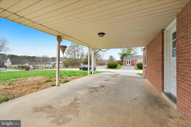 6 OVERLOOK DR, Quarryville, PA 17566