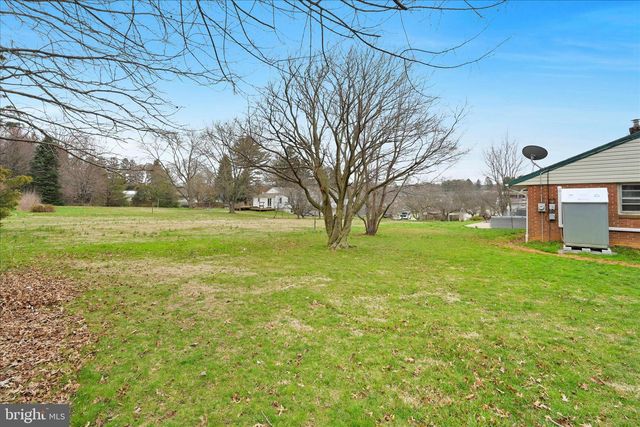 6 OVERLOOK DR, Quarryville, PA 17566