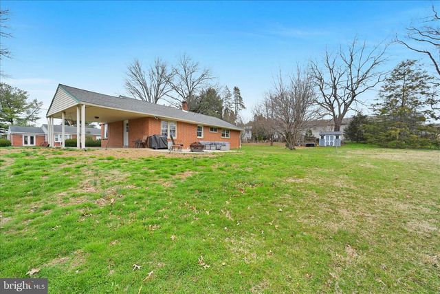 6 OVERLOOK DR, Quarryville, PA 17566