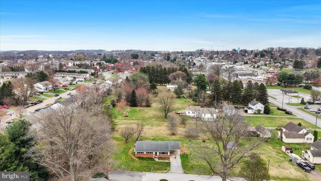 6 OVERLOOK DR, Quarryville, PA 17566
