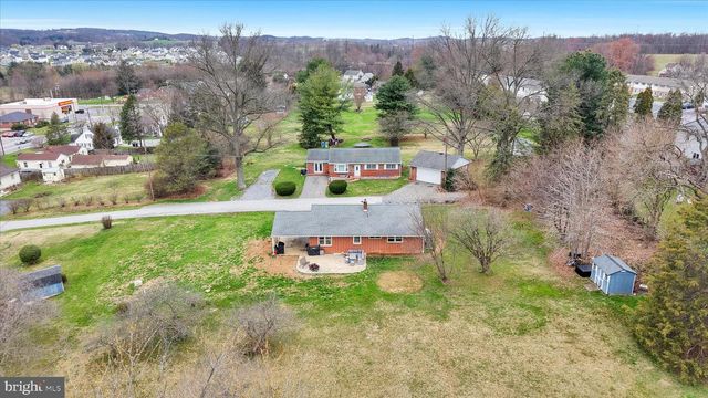 6 OVERLOOK DR, Quarryville, PA 17566