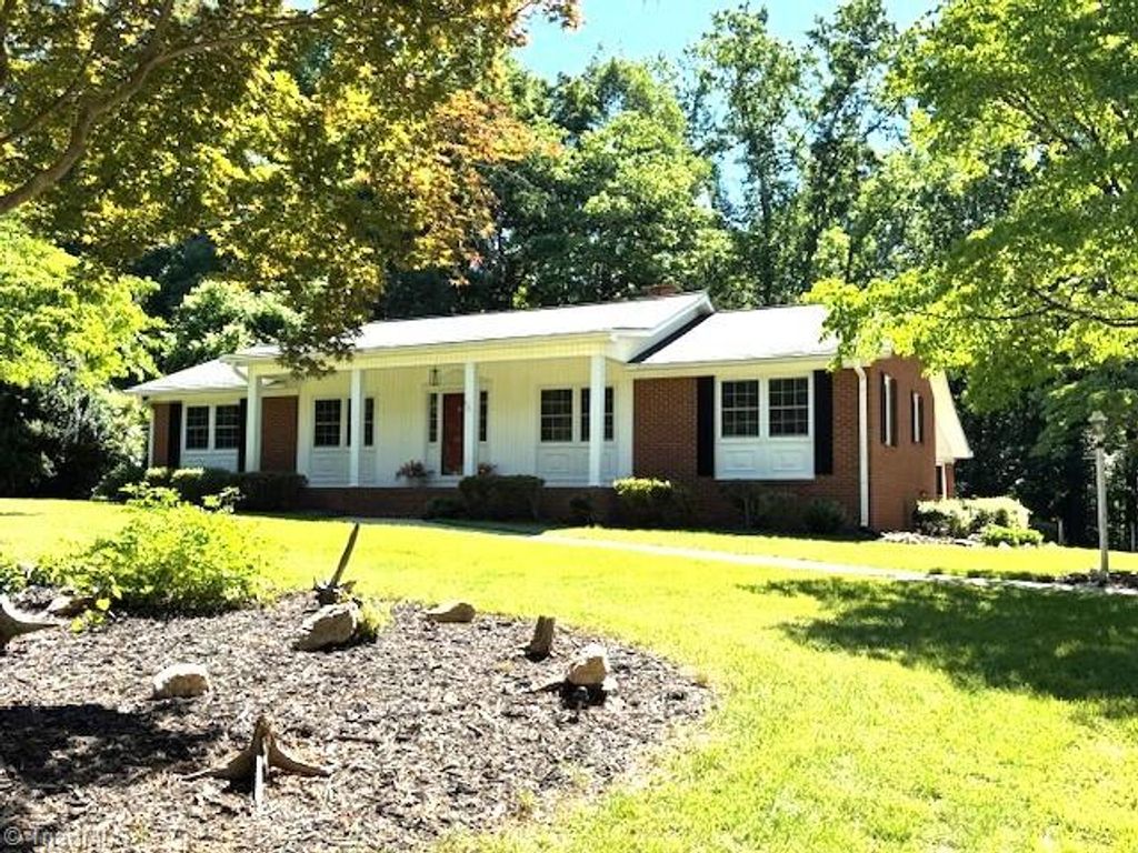 268 Magnolia Avenue, Mocksville, NC 27028