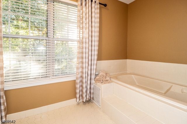 257 Luton Way, Franklin Twp., NJ 08873