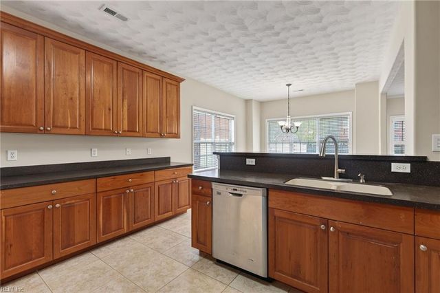 1105 Timber Neck MALL, Chesapeake, VA 23320