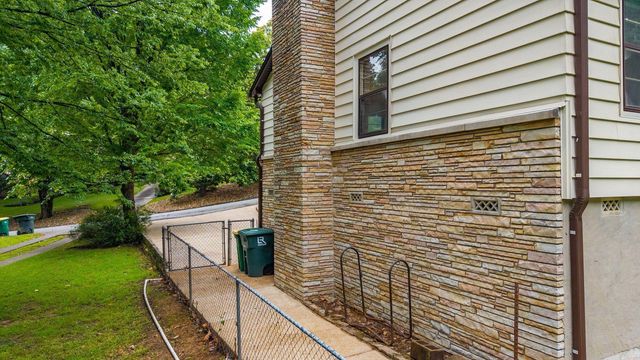 2104 Brownwood Rd, Little Rock, AR 72207