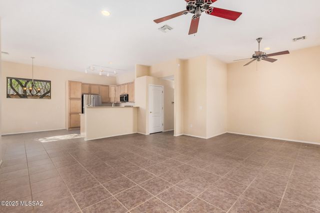 10836 S Heart Break Ridge Place, Vail, AZ 85641