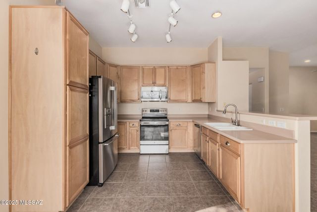 10836 S Heart Break Ridge Place, Vail, AZ 85641