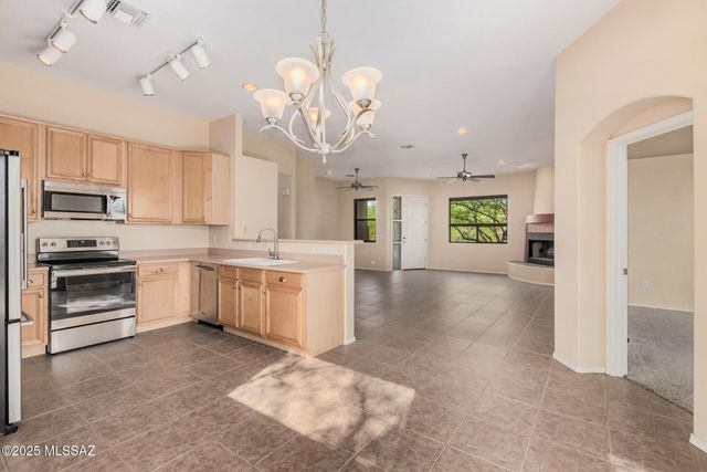 10836 S Heart Break Ridge Place, Vail, AZ 85641