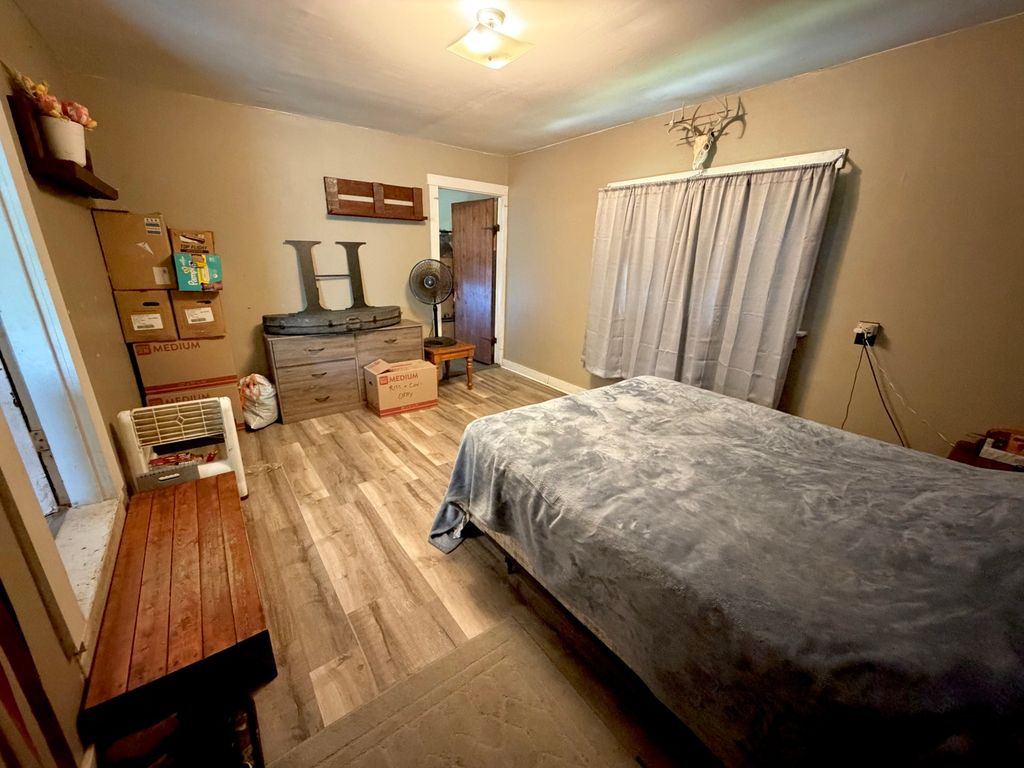 Image 11 of property listing at 300 W Allmon Street, Salem, IL 62881