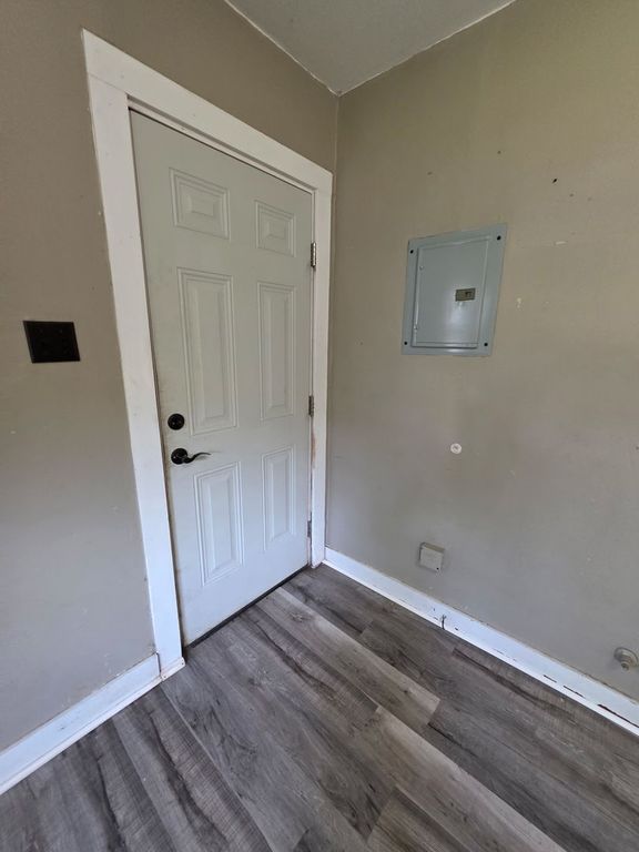 Image 16 of property listing at 300 W Allmon Street, Salem, IL 62881