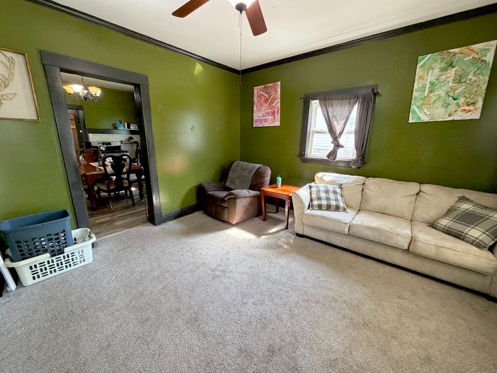 Image 7 of property listing at 300 W Allmon Street, Salem, IL 62881
